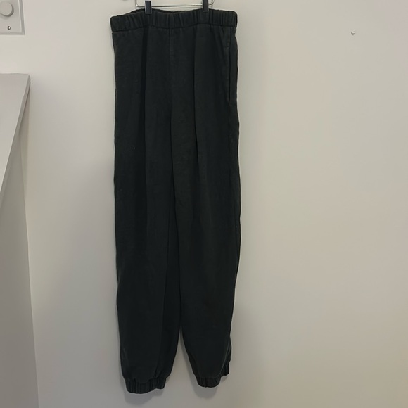 Brandy Melville Pants - Brandy Melville sweatpants